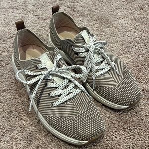 Dr. Scholls The Lab Brown and Creme Print Woman’s Sneakers size 8.5